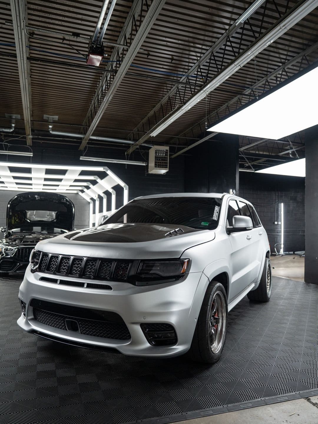 Jeep Grand Cherokee SRT, "Silver Surfer", full-body satin silver chrome ppf + ceramic coating at Woks Detailing, photo 2