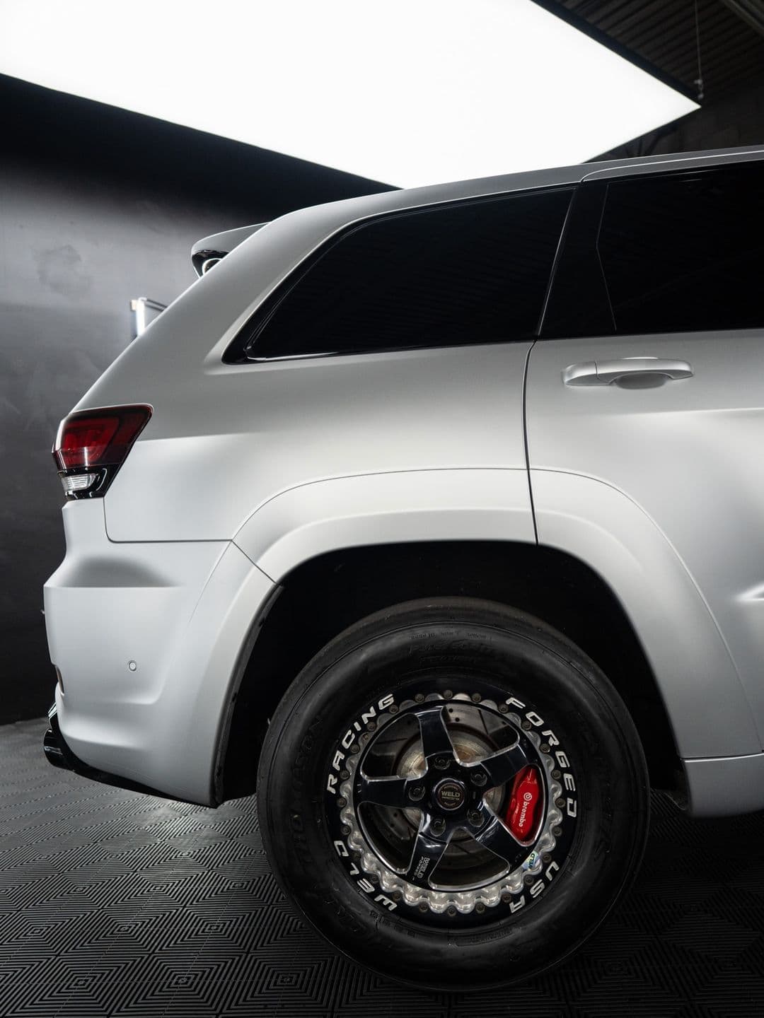 Jeep Grand Cherokee SRT, "Silver Surfer", full-body satin silver chrome ppf + ceramic coating at Woks Detailing, photo 6